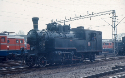 {short description of image}